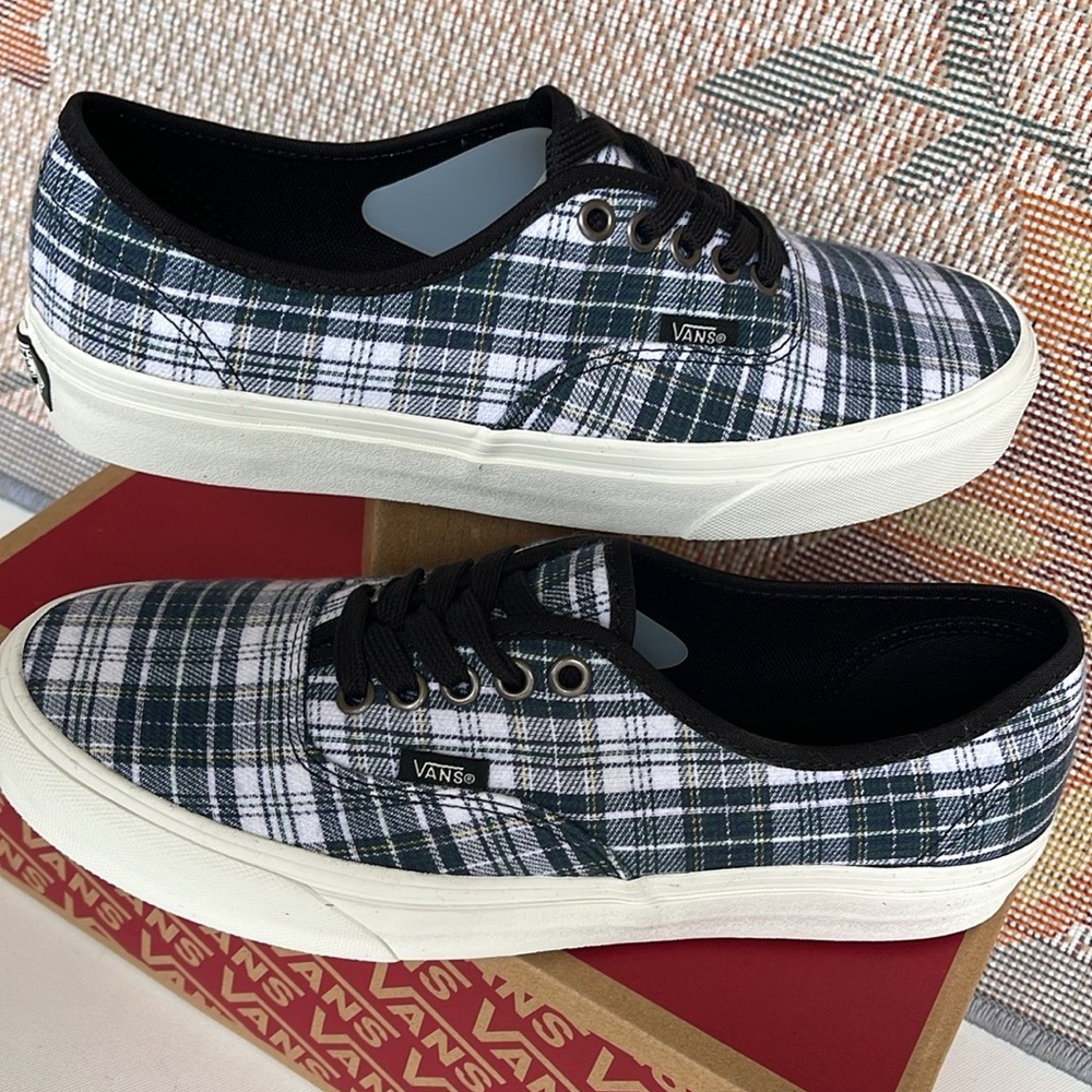 Vans Men’s Authentic
Grunge Plaid Multi
VN0009PVBMB
Sneakers - Picture 12 of 16